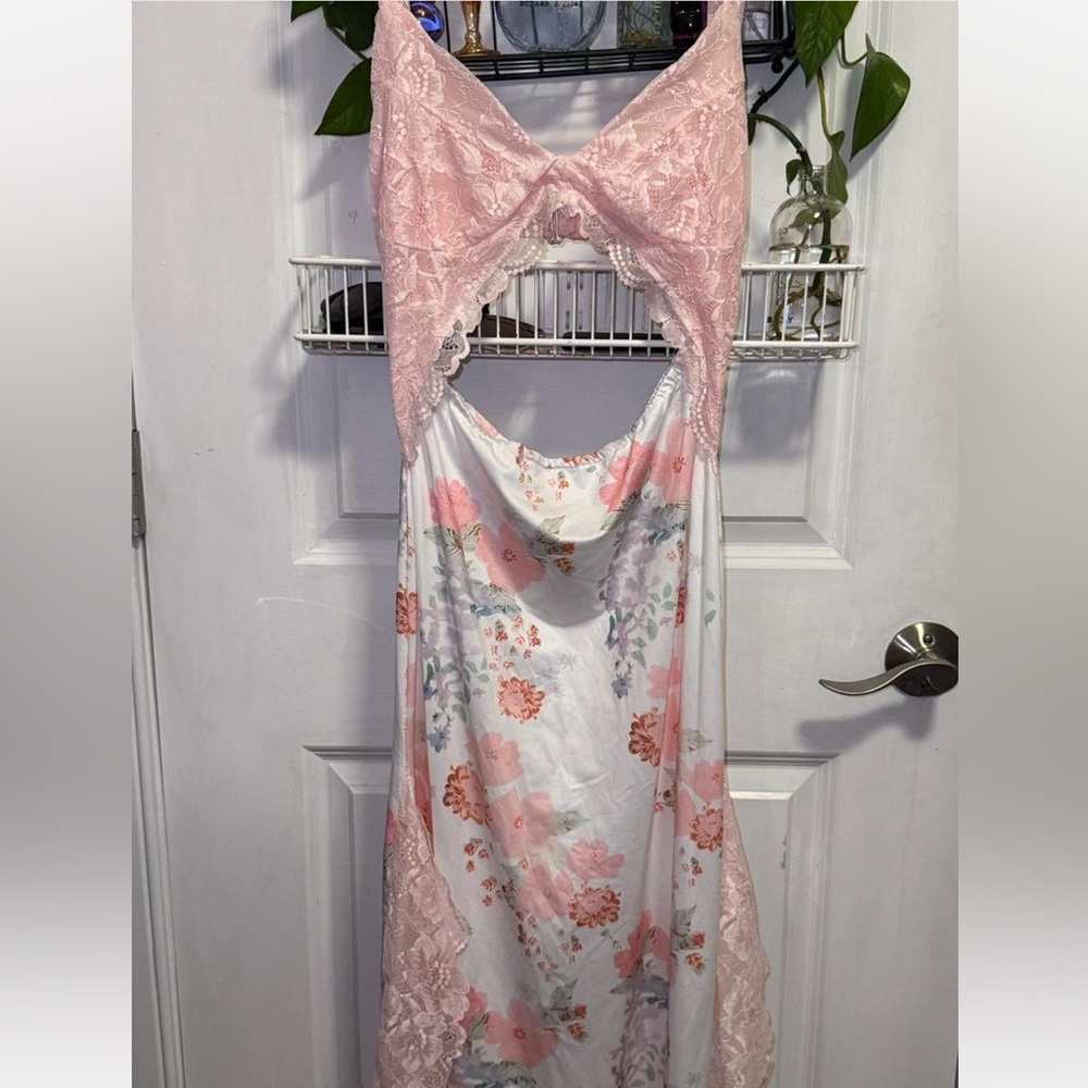 Elegant Pink Floral Lace Nightgown